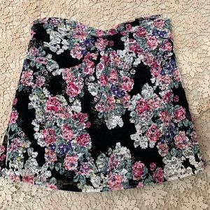 Torrid floral lace strapless top. Soft & stretchy